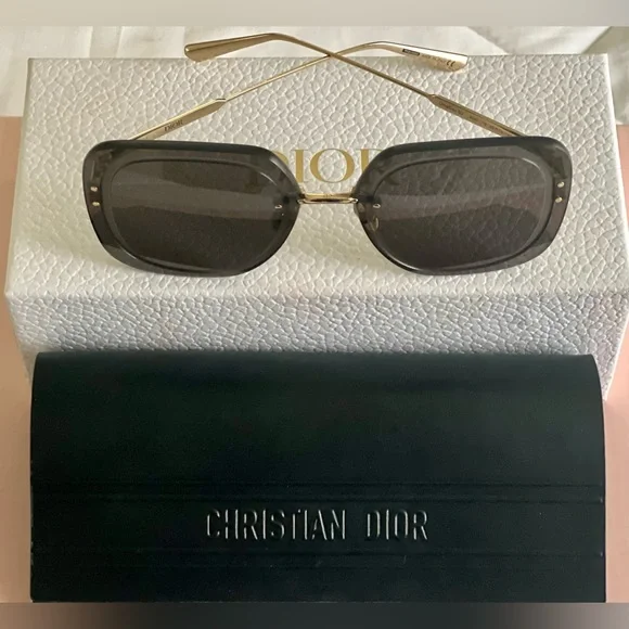 NWT Authentic Dior Ultra Sunglasses Dior UltraDior MU Oversized Aviator Sunglasses in Dark Grey  main image 2